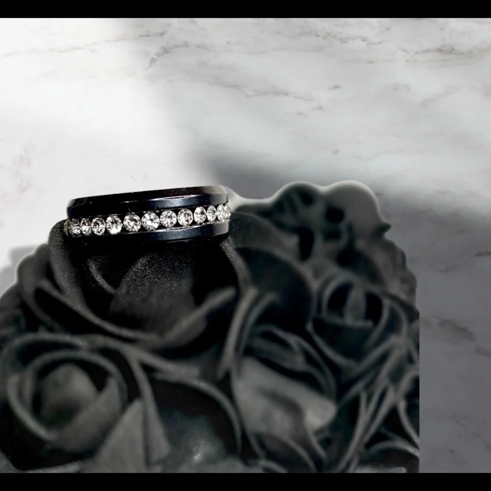 Stainless Steel / Black Ring • Band - Picture 1 of 4